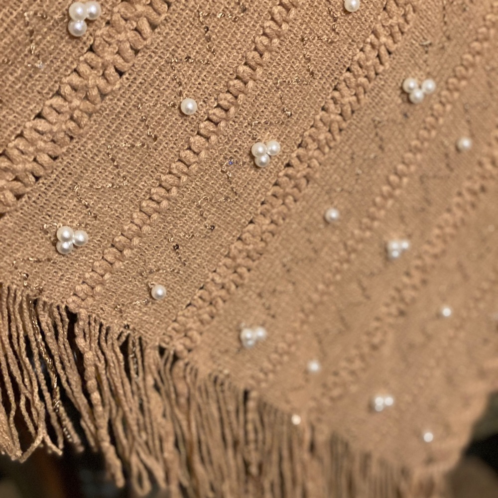 Beautiful Knit Poncho - Picture 3 of 7